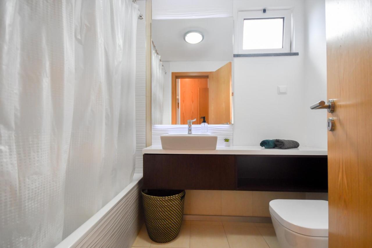 קאניקו Spacious 3 Bedroom By The Beach מראה חיצוני תמונה